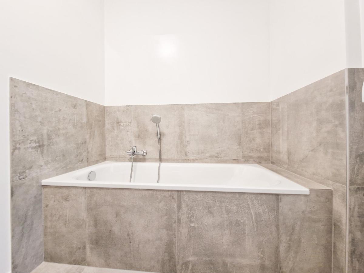 Raj Living - City Apartment With 3 Rooms - 15 Min Messe Dus & 10 Min Old Town Dus Düsseldorf Exterior foto