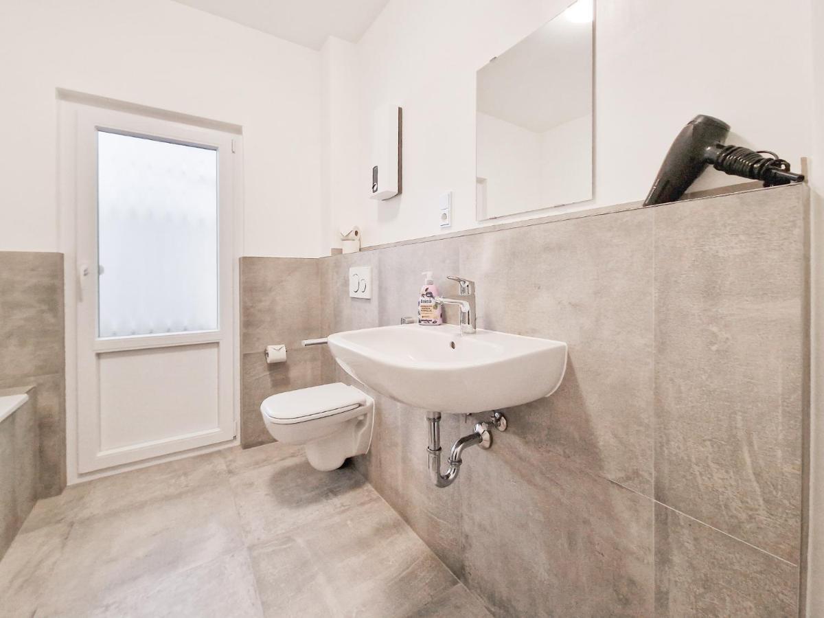 Raj Living - City Apartment With 3 Rooms - 15 Min Messe Dus & 10 Min Old Town Dus Düsseldorf Exterior foto